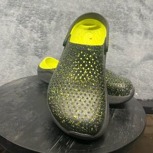 Slip-on Crocs LiteRide Comfort Clogs Black Yellow Green Neon Splatter (8W / 6M)